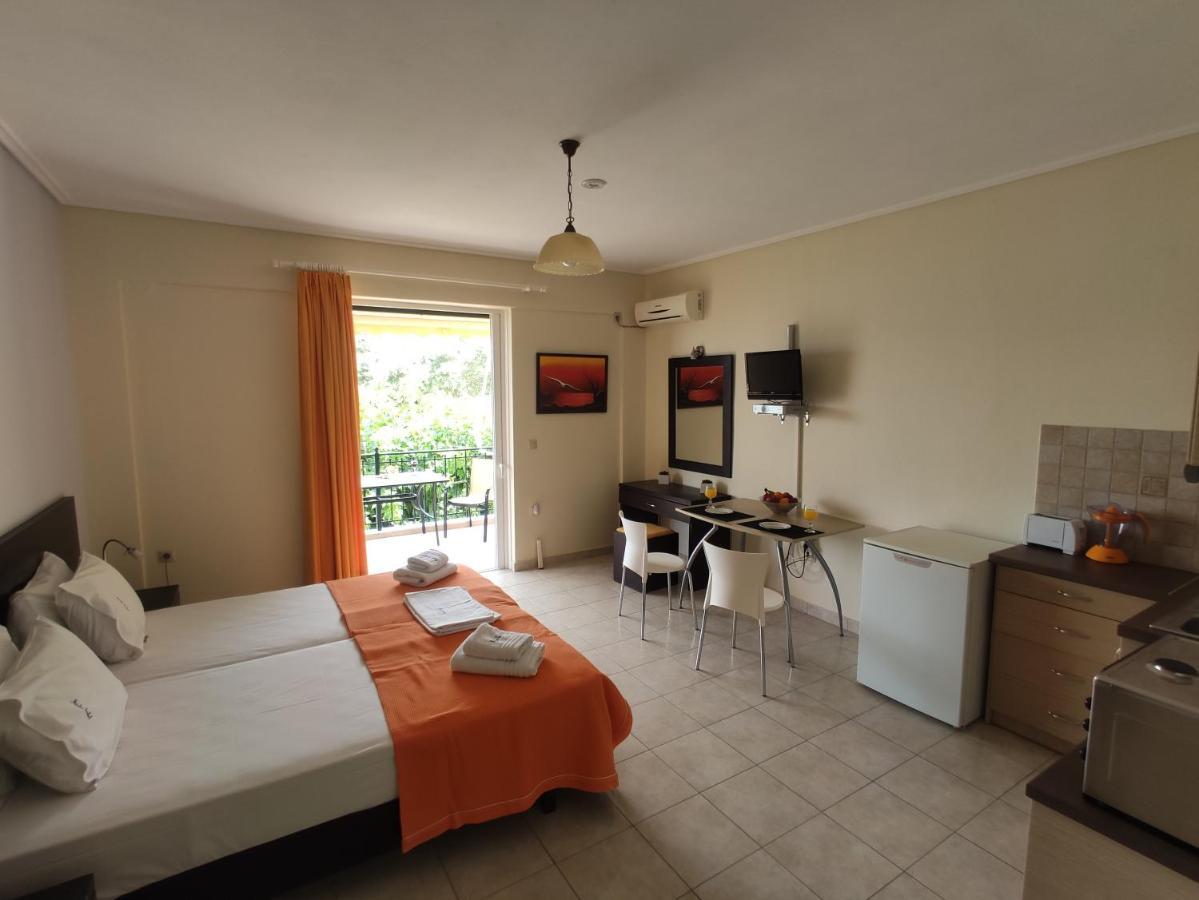 Irida Apartment Apolpaina Екстериор снимка