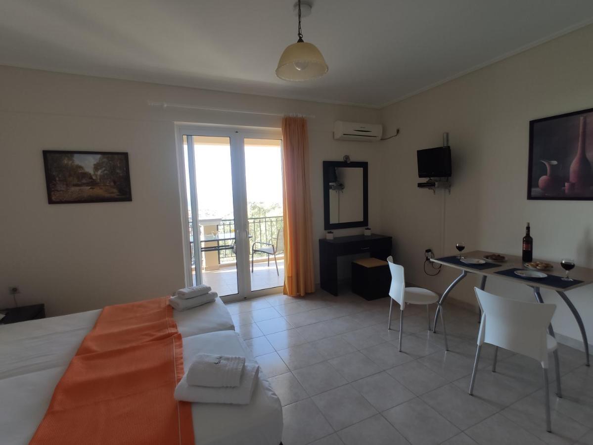 Irida Apartment Apolpaina Екстериор снимка