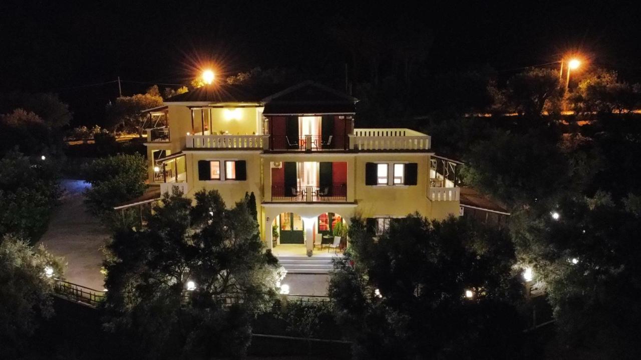 Irida Apartment Apolpaina Екстериор снимка