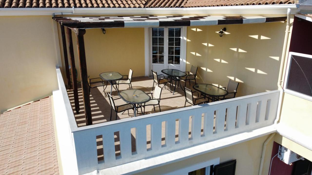 Irida Apartment Apolpaina Екстериор снимка