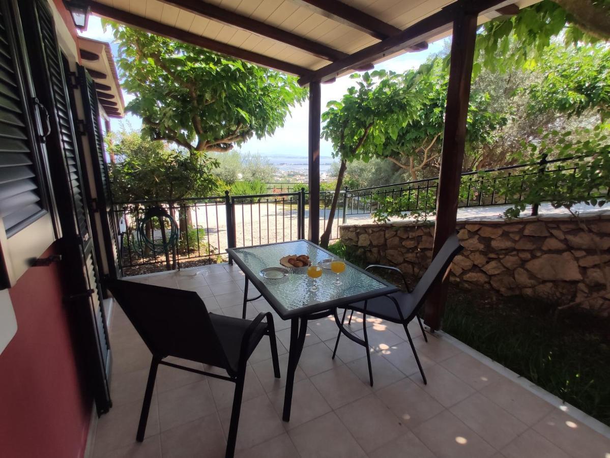 Irida Apartment Apolpaina Екстериор снимка