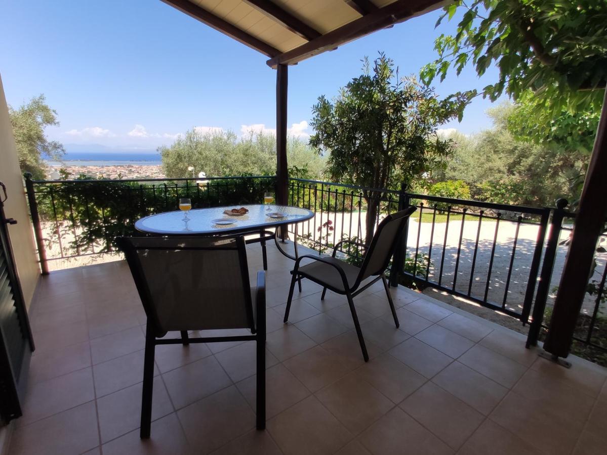 Irida Apartment Apolpaina Екстериор снимка