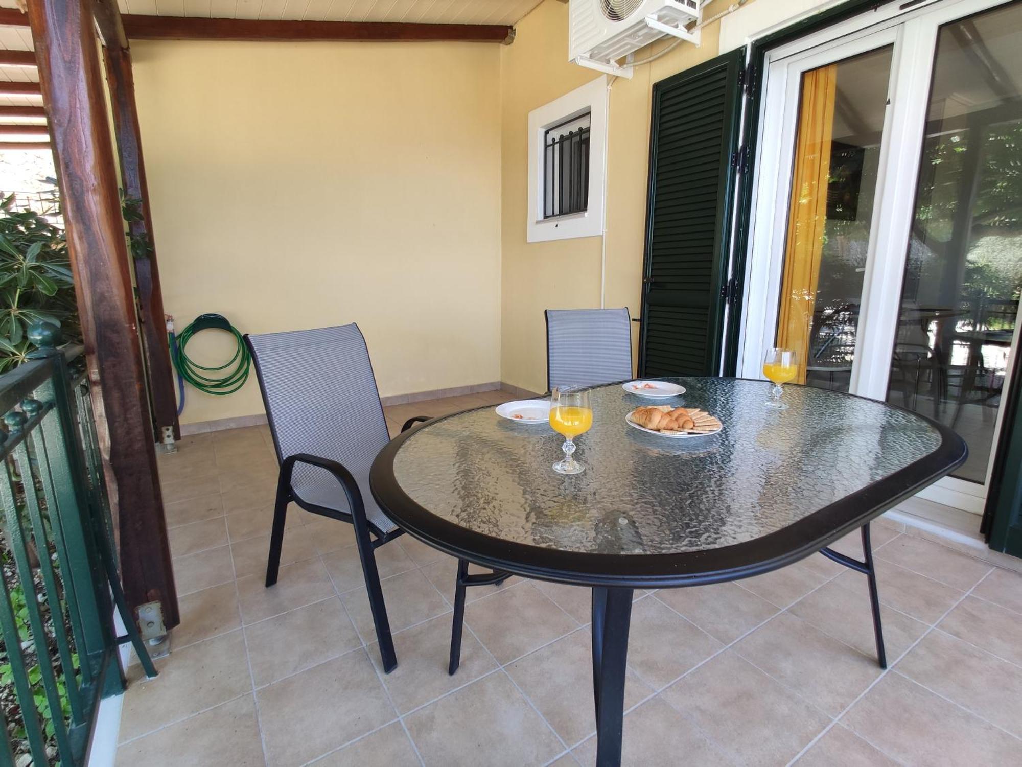 Irida Apartment Apolpaina Екстериор снимка